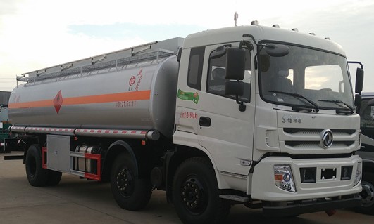 東風(fēng)特商小三軸油罐車(chē)圖片 東風(fēng)特商小三軸油罐車(chē)圖片