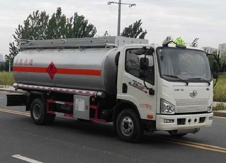 10噸解放虎VH加油車(chē)廠家直銷(xiāo)電話:159-7276-7978 10噸解放虎VH加油車(chē)廠家直銷(xiāo)電話:159-7276-7978