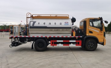 6.5噸東風(fēng)華神T3普通型瀝青灑布車(chē) 6.5噸東風(fēng)華神T3普通型瀝青灑布車(chē)